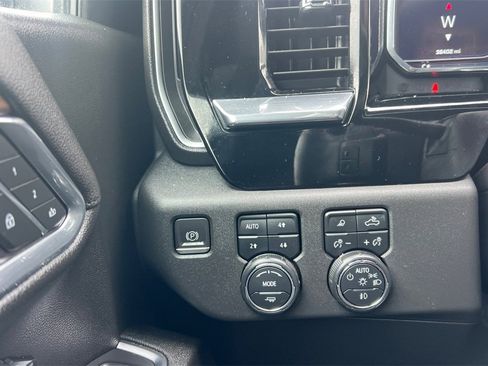 Used 2023 Chevrolet Silverado 1500 High Country image 32