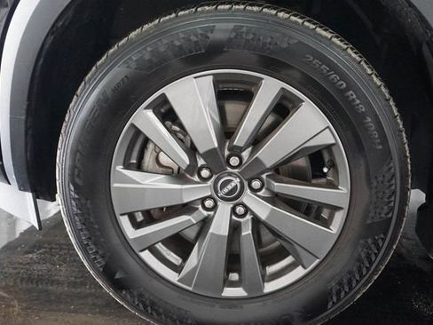 Used 2024 Nissan Pathfinder S image 4