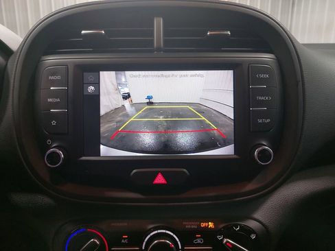Used 2025 Kia Soul LX w/ LX Technology Package image 23
