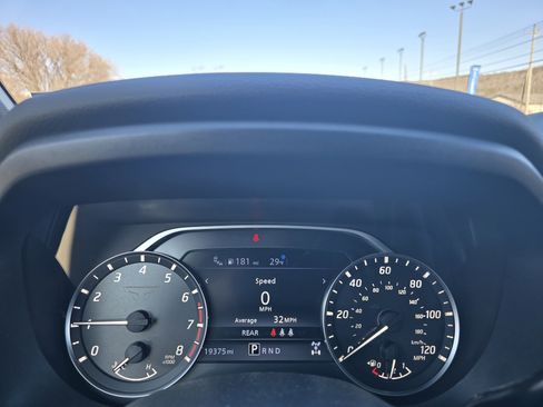 Used 2024 Nissan Titan SV w/ SV Convenience Package image 24