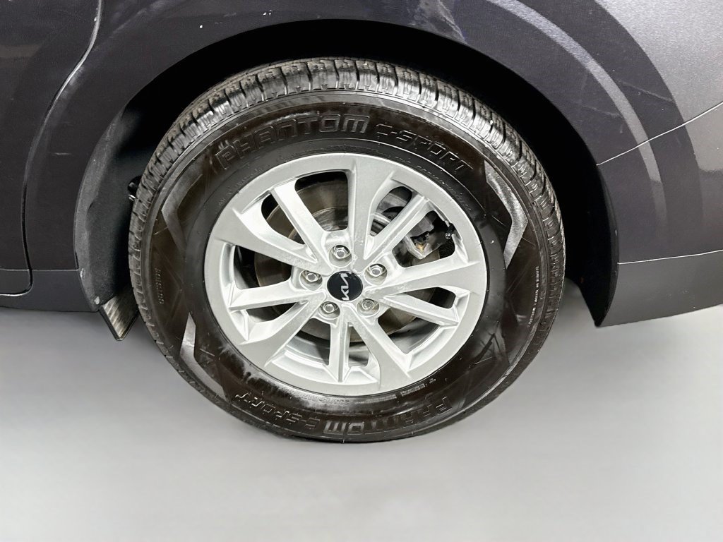 Used 2023 Kia Carnival LX FWD image 34