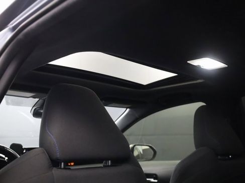 Used 2022 Toyota Corolla SE w/ SE Premium Package image 18