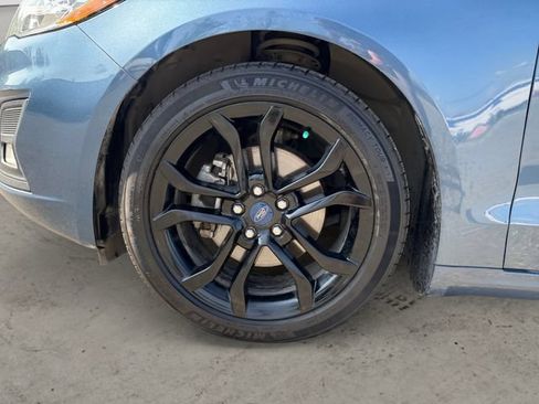 Used 2019 Ford Fusion SE w/ Equipment Group 151A FWD image 9