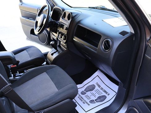 Used 2014 Jeep Patriot Latitude AWD/4WD image 23