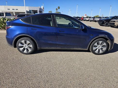 Used 2024 Tesla Model Y Long Range image 8