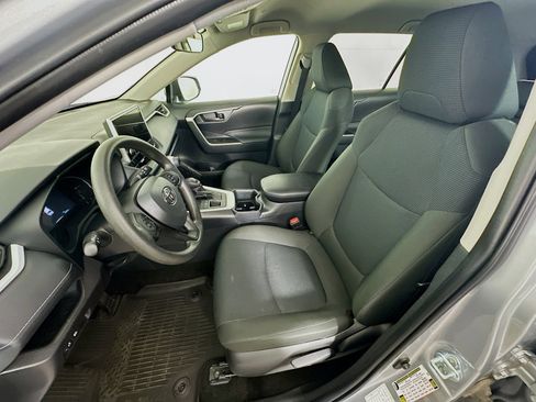 Used 2025 Toyota RAV4 LE image 13