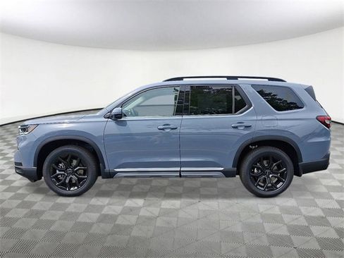 New 2025 Honda Pilot Touring image 3