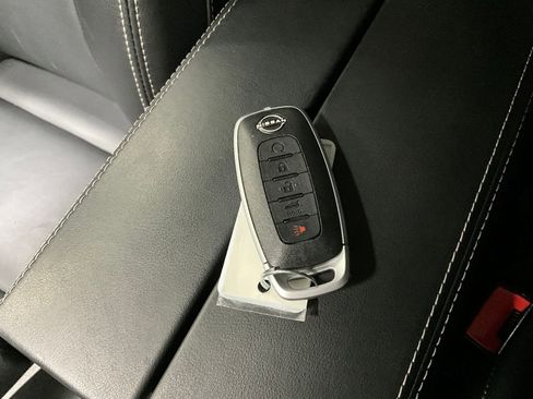 Used 2023 Nissan Rogue SL w/ SL Premium Package image 12