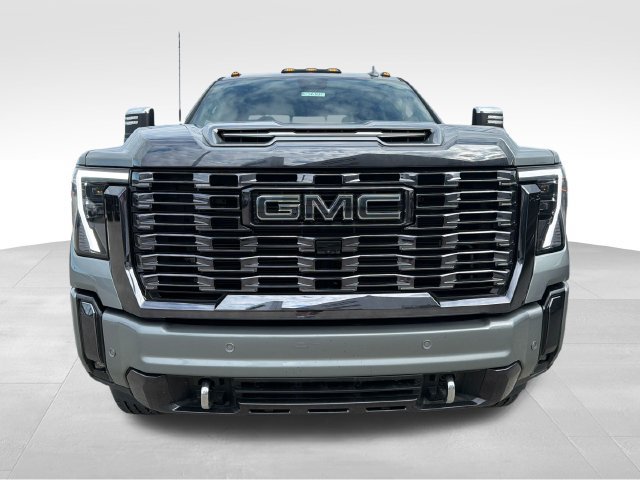 Used 2024 GMC Sierra 2500 Denali Ultimate AWD/4WD image 3