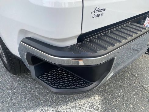 Used 2022 Chevrolet Silverado 1500 LT AWD/4WD image 25