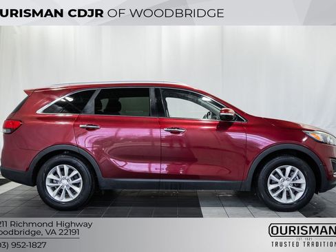 Used 2016 Kia Sorento LX w/ LX Convenience Package image 3