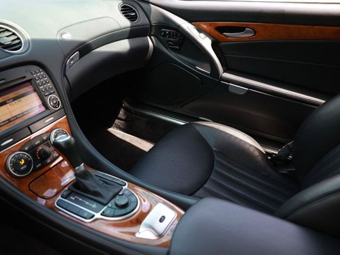 Used 2009 Mercedes-Benz SL 550 w/ Premium I Pkg image 22