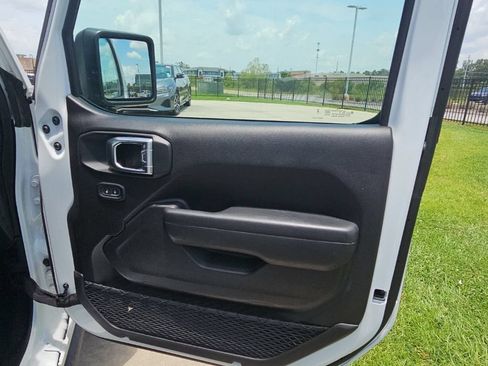 Used 2025 Jeep Wrangler Unlimited Rubicon AWD/4WD image 20