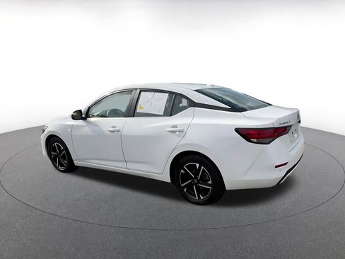 Used 2025 Nissan Sentra SV FWD image 10