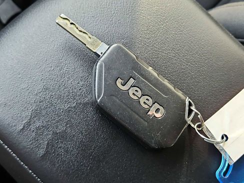 Used 2021 Jeep Wrangler Unlimited Sport image 32