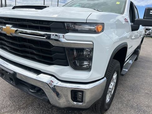 Used 2025 Chevrolet Silverado 2500 LT AWD/4WD image 9