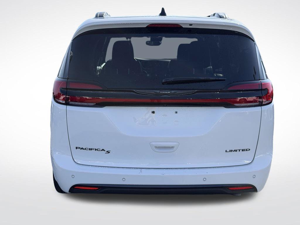 Certified 2025 Chrysler Pacifica Limited FWD image 7