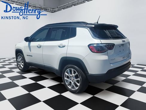 Used 2023 Jeep Compass Latitude w/ Sun and Sound Group AWD/4WD image 3