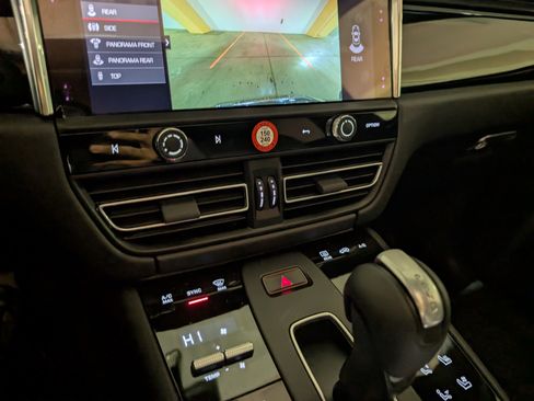 Used 2025 Porsche Macan image 39