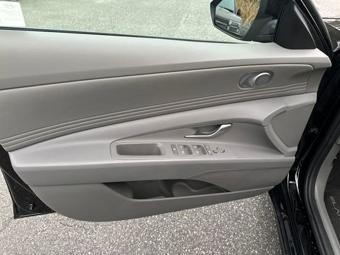Certified 2025 Hyundai Elantra SEL image 10