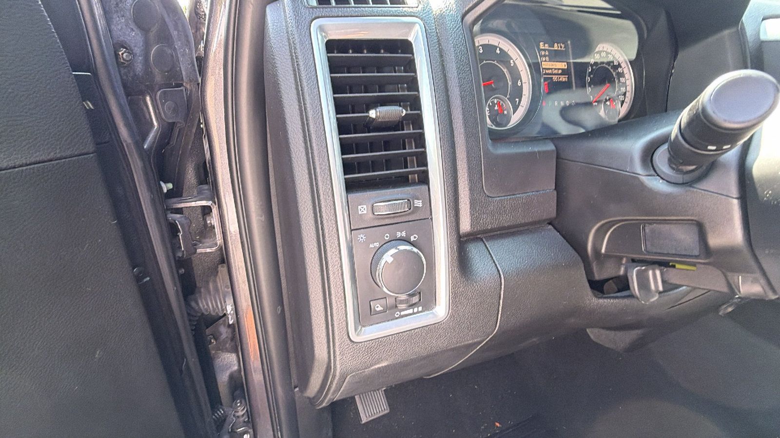 Used 2024 RAM 1500 Warlock AWD/4WD image 25
