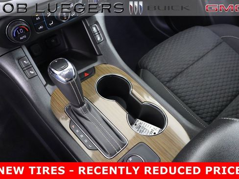 Used 2019 GMC Acadia SLE image 35