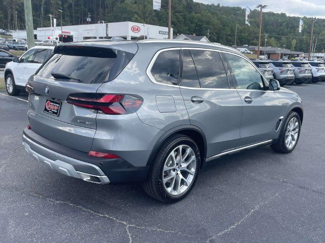 Used 2024 BMW X5 xDrive40i w/ Parking Assistance Package AWD/4WD image 4