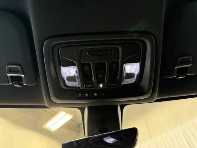 Used 2020 GMC Sierra 1500 AT4 w/ Technology Package AWD/4WD image 18