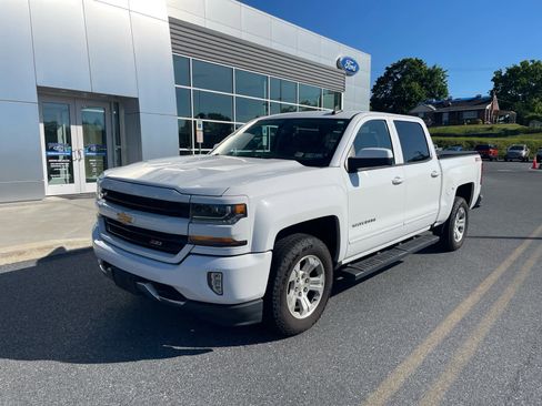 Used 2018 Chevrolet Silverado 1500 LT w/ All Star Edition AWD/4WD image 2