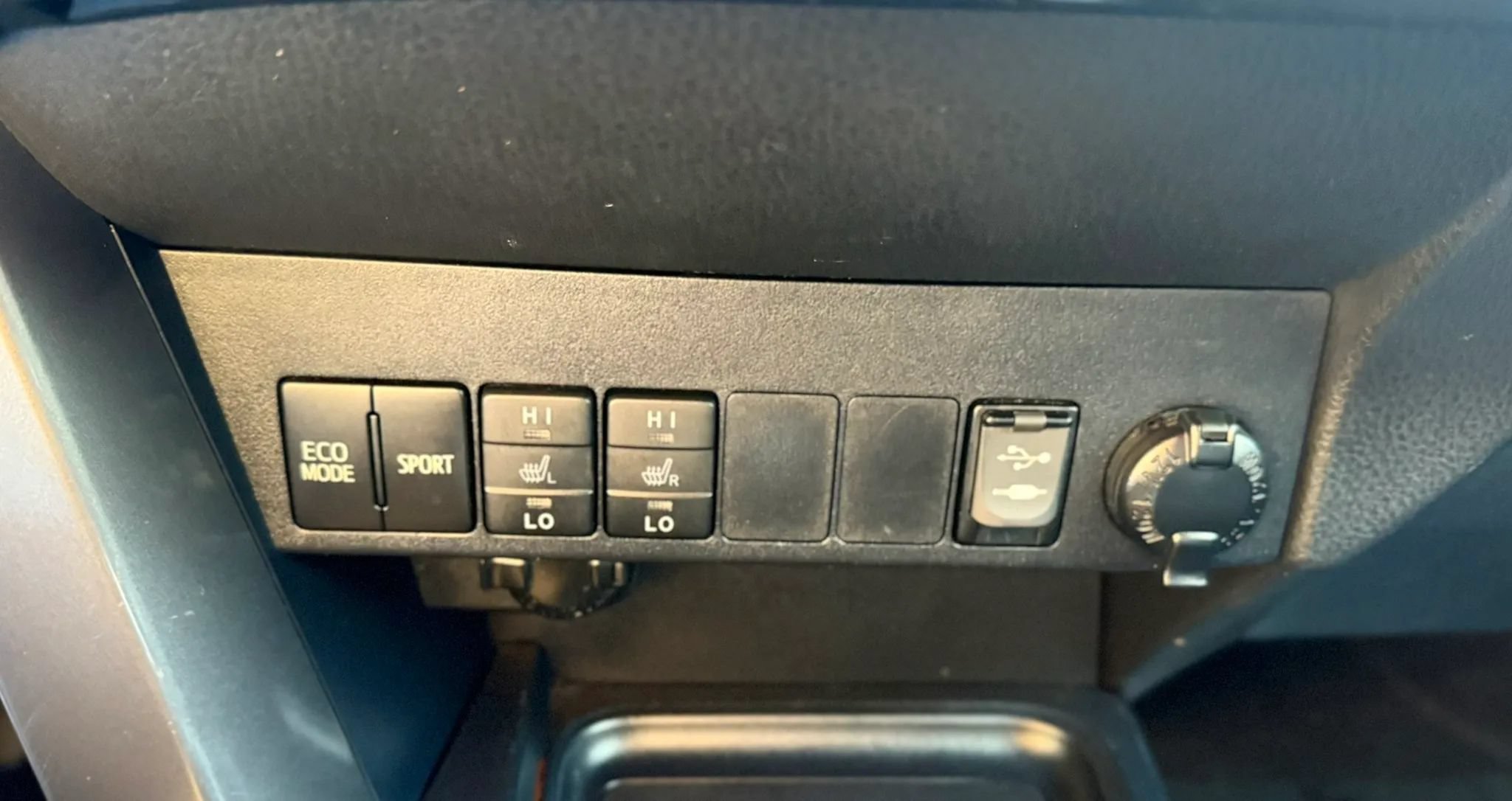 Used 2016 Toyota RAV4 SE AWD/4WD image 18