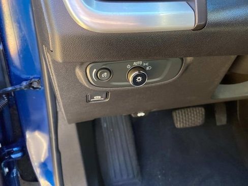 Used 2022 GMC Terrain SLE image 16