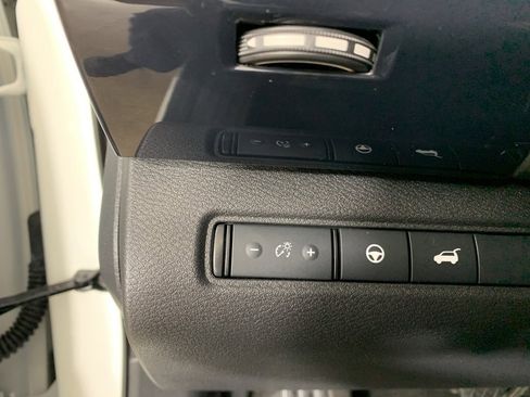 Used 2025 Nissan Pathfinder SV image 20