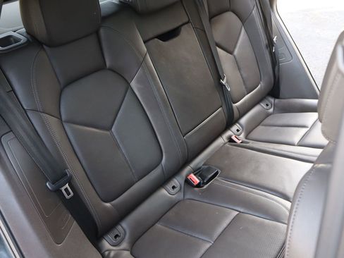 Used 2017 Porsche Macan image 23