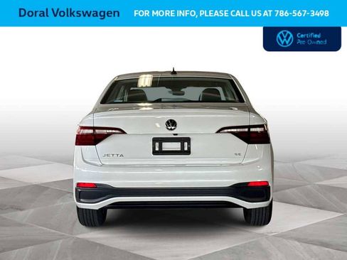 Certified 2024 Volkswagen Jetta SE w/ Panoramic Sunroof Package FWD image 7