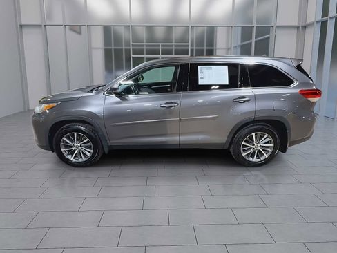 Used 2019 Toyota Highlander XLE AWD/4WD image 5