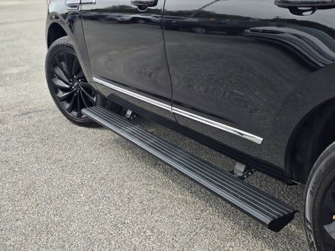 Used 2021 Lincoln Navigator Reserve image 11