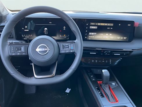 Certified 2025 Nissan Kicks SR FWD image 15