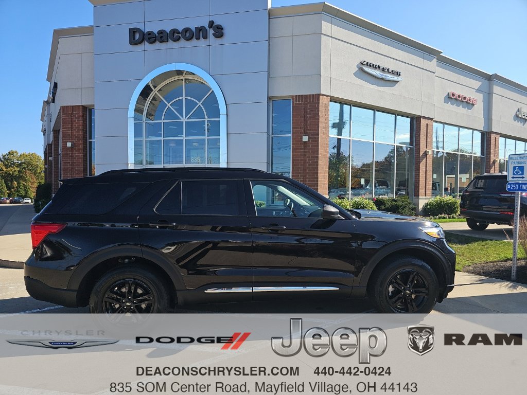 Used 2024 Ford Explorer XLT w/ Equipment Group 202A AWD/4WD image 1
