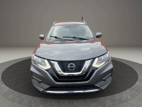 Used 2020 Nissan Rogue SV image 2