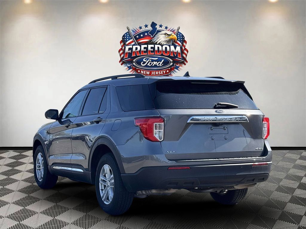 Used 2022 Ford Explorer XLT AWD/4WD image 4