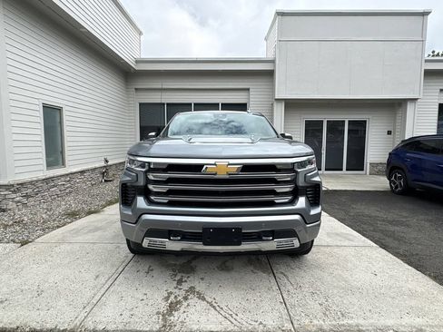 Used 2023 Chevrolet Silverado 1500 High Country w/ Technology Package AWD/4WD image 3