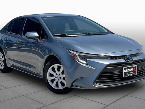 Used 2025 Toyota Corolla LE FWD image 5