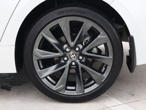 Used 2024 Toyota Corolla SE w/ SE Premium Package image 8