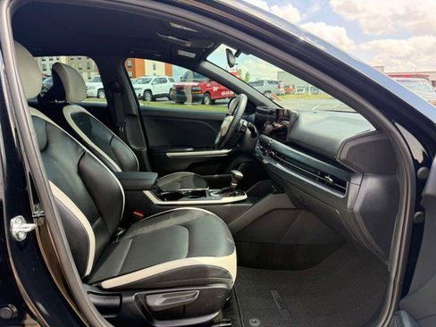 New 2025 Kia K4 GT-Line w/ GT-Line Premium Package FWD image 3