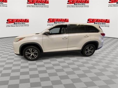 Used 2019 Toyota Highlander LE image 6