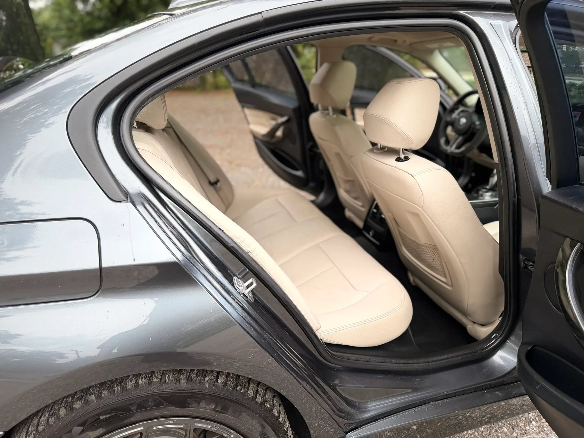Used 2017 BMW 320i Sedan RWD image 5