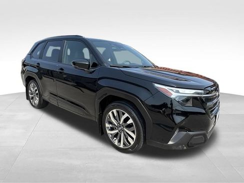 Used 2025 Subaru Forester Touring w/ Popular Package - Touring AWD/4WD image 1