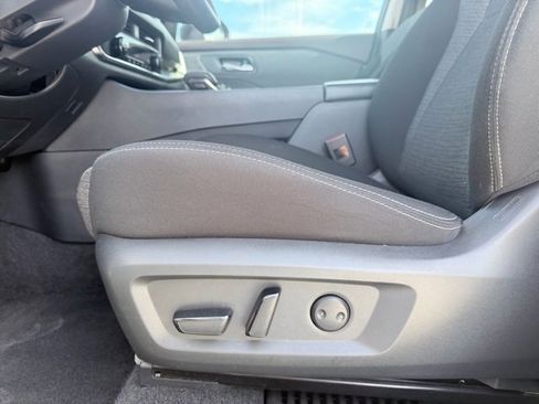 Used 2023 Nissan Rogue SV image 22