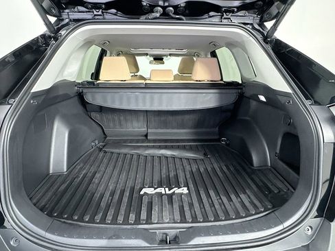 Used 2025 Toyota RAV4 XLE AWD/4WD image 31