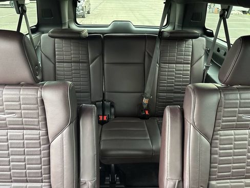 Used 2023 Cadillac Escalade ESV Sport Platinum w/ LPO, ONYX Package AWD/4WD image 41